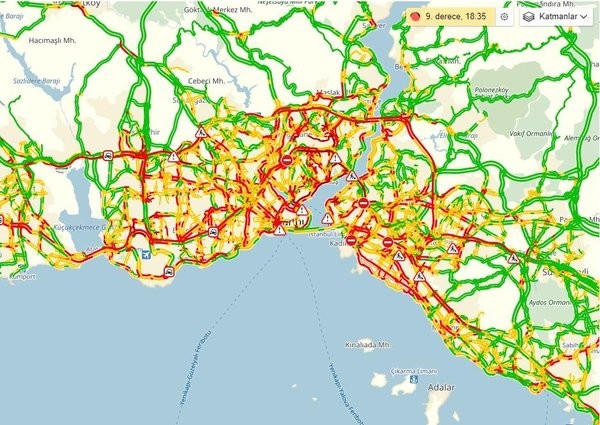 Trafik felç iş yerlerini su bastı! İşte ilk görüntüler