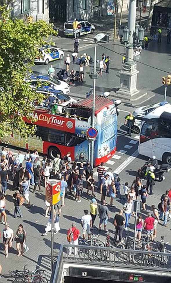 Barcelona'daki terör saldırısından ilk görüntüler