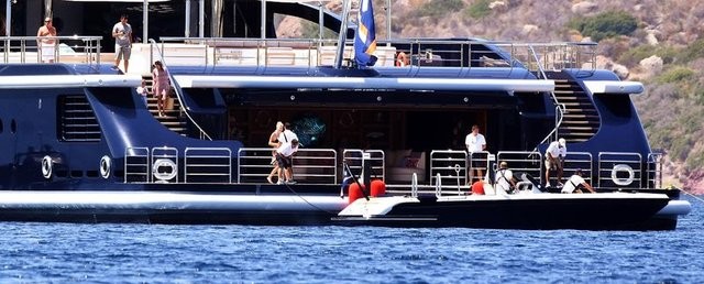 Spor araba görünümlü lüks yat Marmaris'te