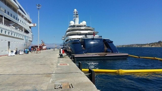 Spor araba görünümlü lüks yat Marmaris'te