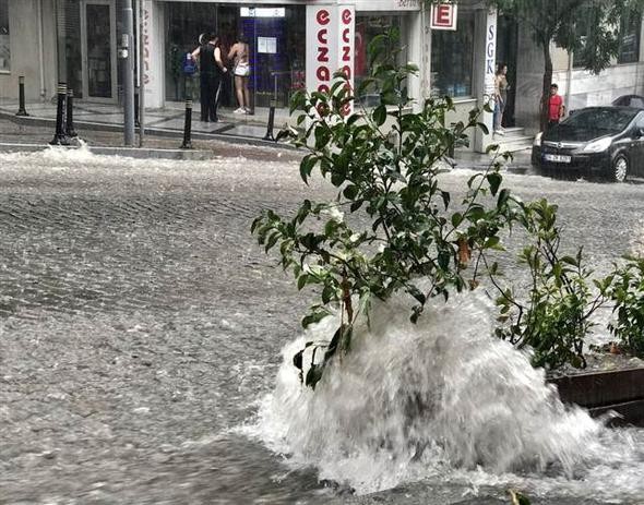 İstanbul kuvvetli yağışa teslim