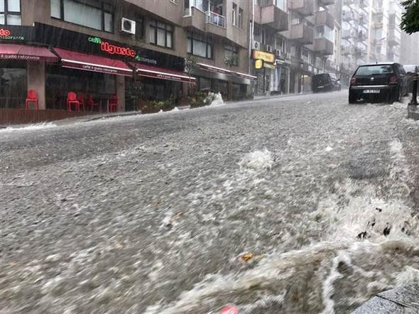 İstanbul kuvvetli yağışa teslim