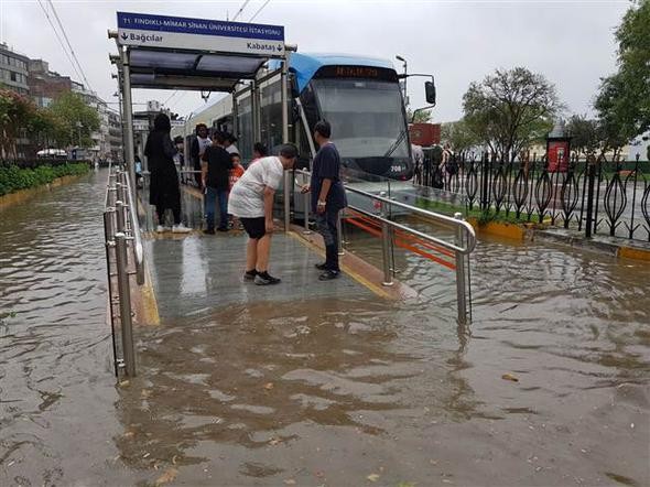 İstanbul kuvvetli yağışa teslim