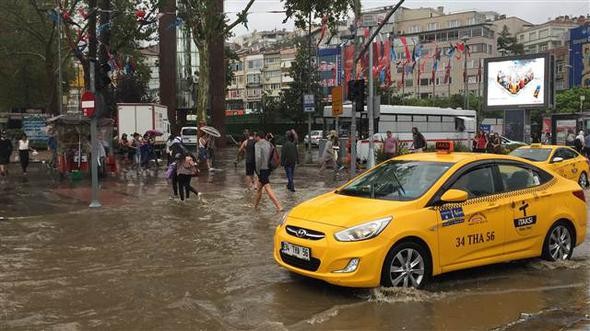 İstanbul kuvvetli yağışa teslim