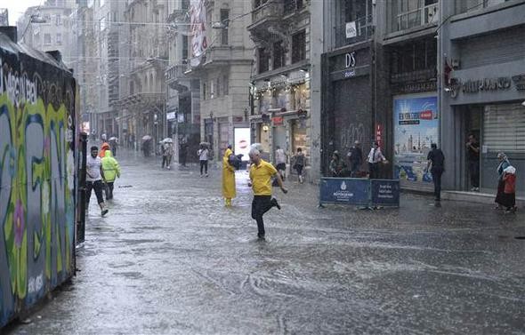 İstanbul kuvvetli yağışa teslim