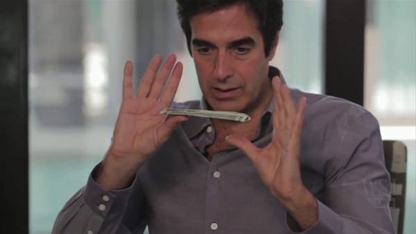 David Copperfield para ile yaptığı gösterinin hilesini açıkladı.