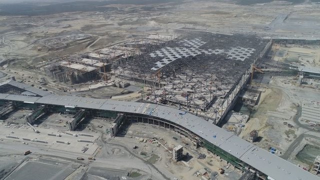 Üçüncü Havalimanı'nın tamamlanan yolcu köprüleri ilk kez görüntülendi