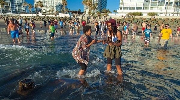 Gizemli gemi sular çekilince ortaya çıktı