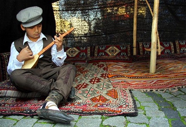 Hayatta kalmayı başarabilen ilginç kabileler! Ceset ve insan dışkısı yiyorlar