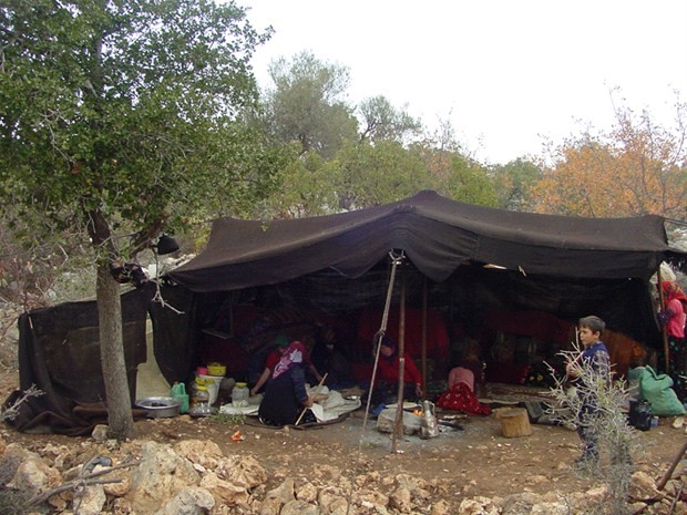 Hayatta kalmayı başarabilen ilginç kabileler! Ceset ve insan dışkısı yiyorlar