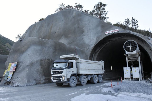 Yeni Zigana tünelinde 7 bin 700 metre kazıldı