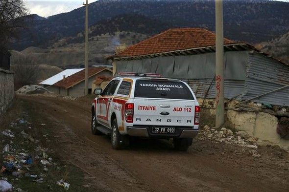 Düşen askeri uçağın enkazından ilk fotoğraflar