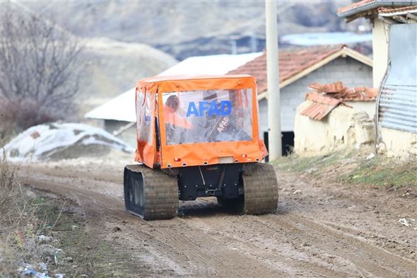 Düşen askeri uçağın enkazından ilk fotoğraflar