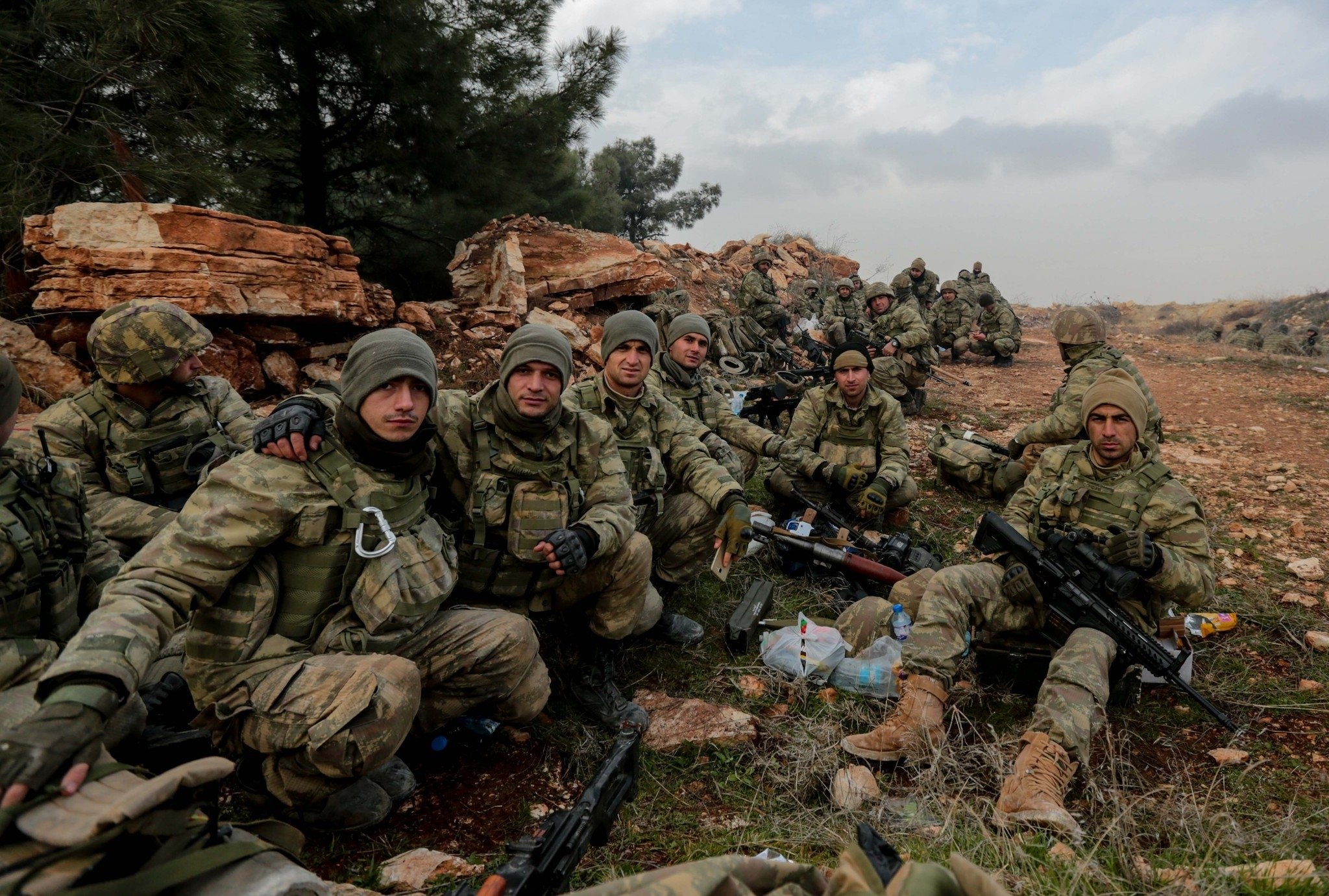 Mehmetçik cephede böyle görüntüledi! Sınır hattından sıcak görüntüler