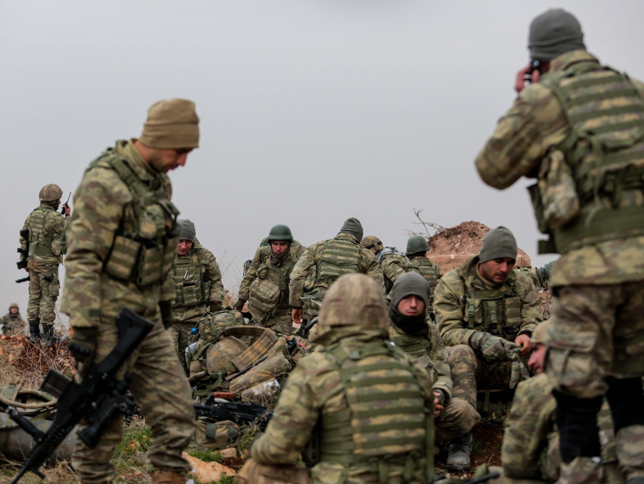 Mehmetçik cephede böyle görüntüledi! Sınır hattından sıcak görüntüler