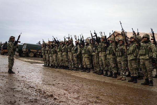 Ant içen komandolar Afrin'e hareket etti