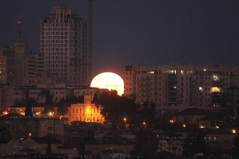 Süper Kanlı Mavi Ay Tutulması'ndan ilk kareler