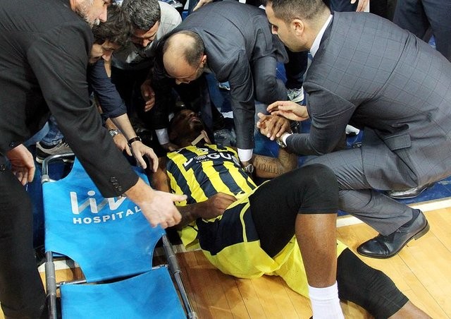 Yere düşen Fenerbahçeli James Nunnally korkuttu