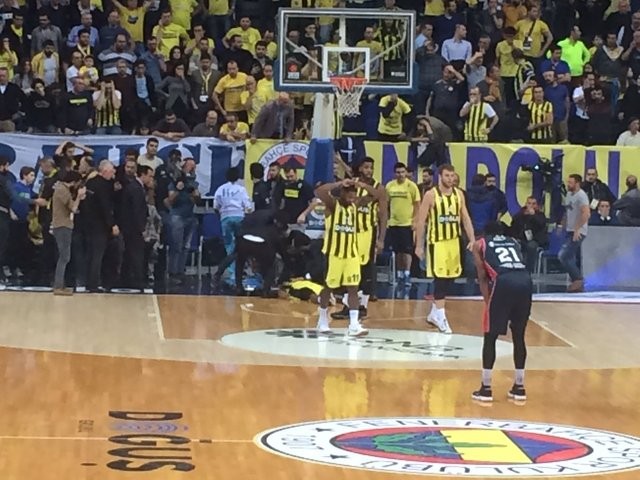 Yere düşen Fenerbahçeli James Nunnally korkuttu