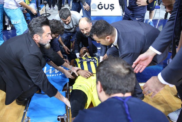 Yere düşen Fenerbahçeli James Nunnally korkuttu