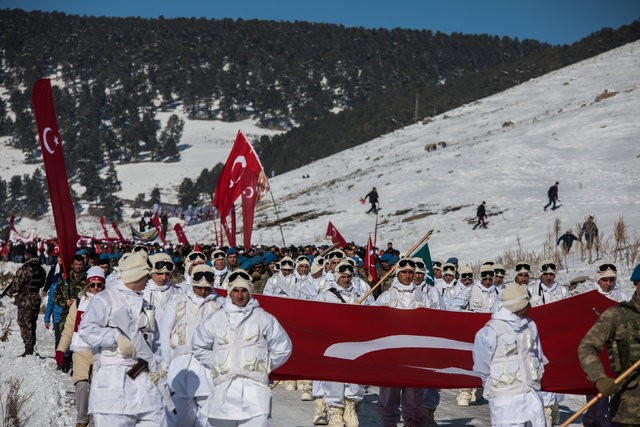 50 bin kişi Sarıkamış Şehitleri için yürüdü