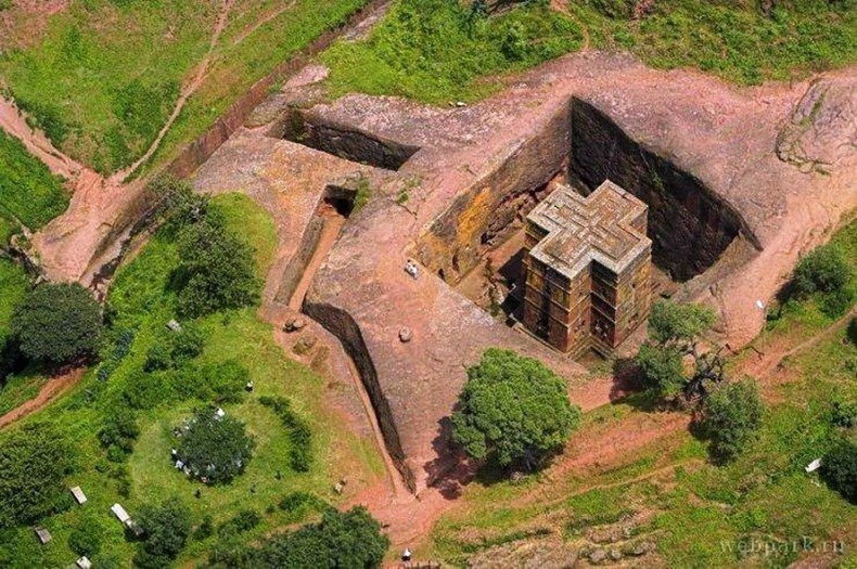 Dünya üzerinde eşi benzeri olmayan Rock-Hewn kiliseleri 