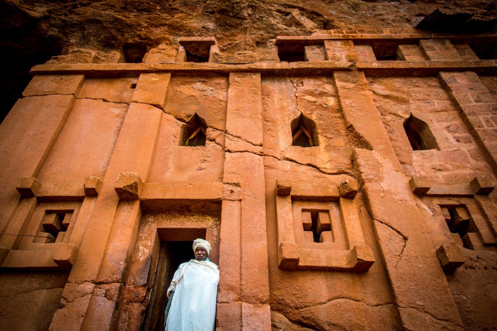 Dünya üzerinde eşi benzeri olmayan Rock-Hewn kiliseleri 