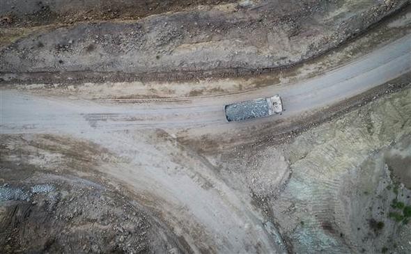 20 gramlık altın bilezik için 5 ton kaya işliyorlar