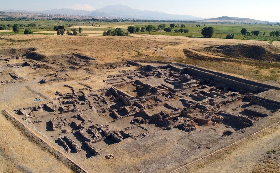 Anadolu'da kadınlar 4 bin yıl önce ticari anlaşma yapıp, mühür basıyordu