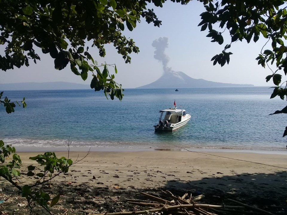 Endonezya'da Anak Krakatau Yanardağı'nda patlamalar