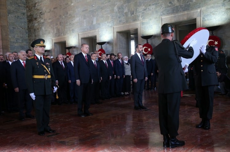 Devlet erkanı Anıtkabir'i ziyaret etti