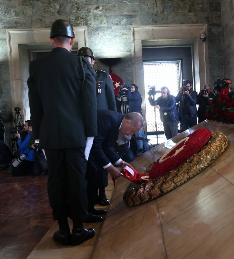 Devlet erkanı Anıtkabir'i ziyaret etti