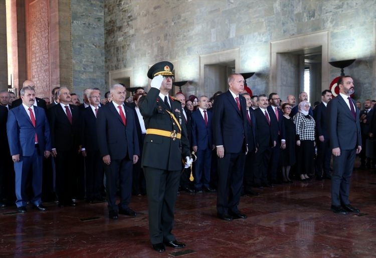 Devlet erkanı Anıtkabir'i ziyaret etti