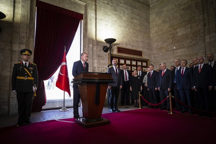 Devlet erkanı Anıtkabir'i ziyaret etti