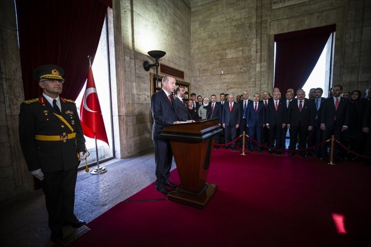 Devlet erkanı Anıtkabir'i ziyaret etti