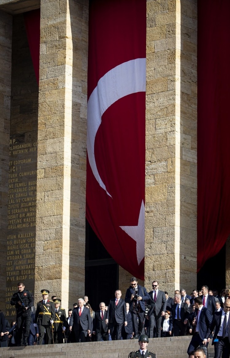 Devlet erkanı Anıtkabir'i ziyaret etti