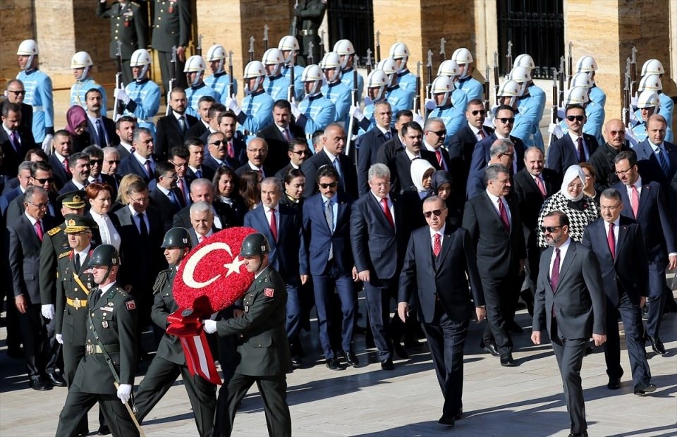 Devlet erkanı Anıtkabir'i ziyaret etti