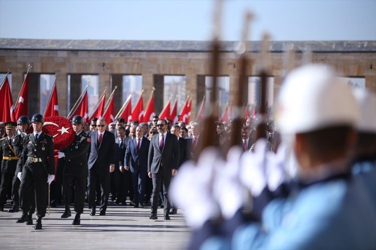 Devlet erkanı Anıtkabir'i ziyaret etti