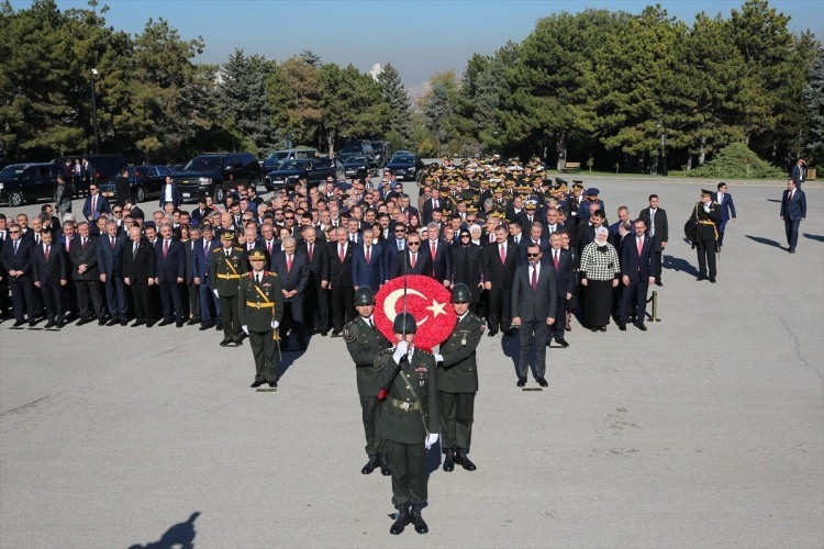 Devlet erkanı Anıtkabir'i ziyaret etti