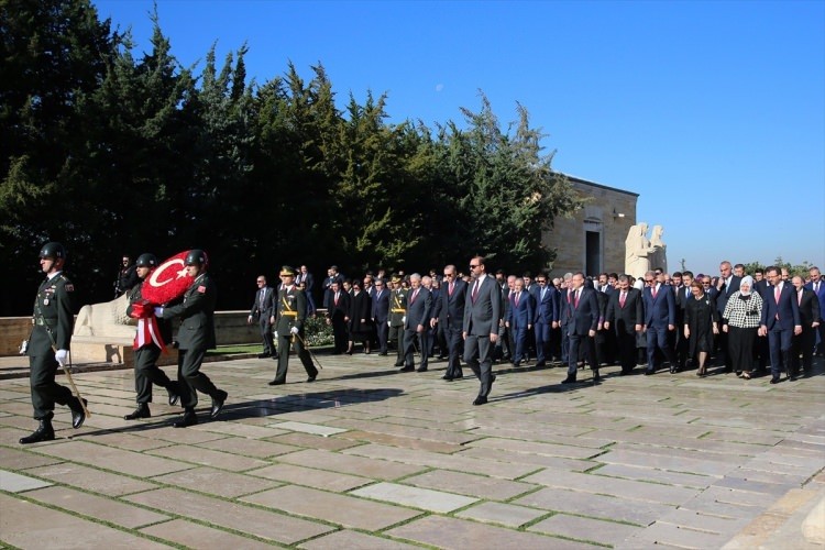 Devlet erkanı Anıtkabir'i ziyaret etti