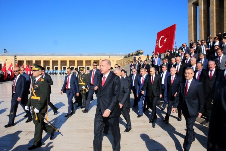 Devlet erkanı Anıtkabir'i ziyaret etti