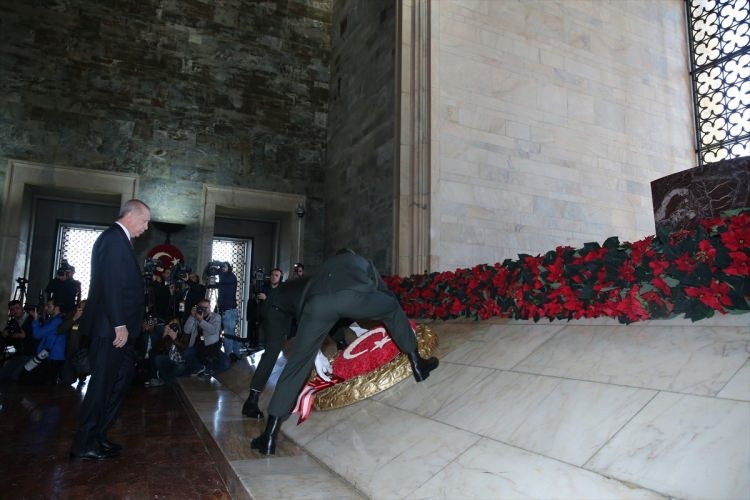 Devlet erkanı Anıtkabir'i ziyaret etti