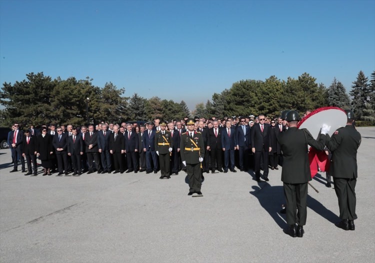 Devlet erkanı Anıtkabir'i ziyaret etti