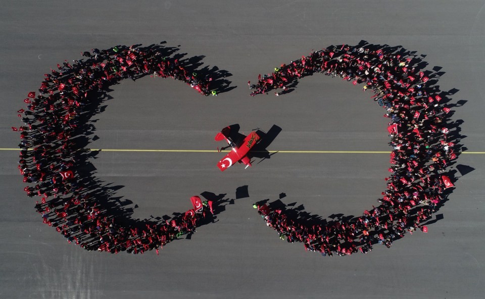 Kadın pilotdan Cumhuriyet Bayramı'na özel gösteri