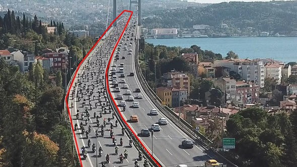 Yüzlerce motosikletli Şehitler Köprüsü'nden böyle geçti