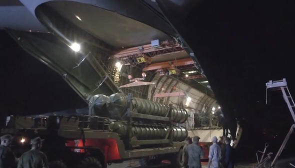 Rusya S-300'leri Suriye'ye yolladığı görüntüleri paylaştı