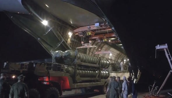 Rusya S-300'leri Suriye'ye yolladığı görüntüleri paylaştı