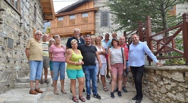 Antalya'nın düğmeli evler'i turistlerden ilgi görüyor