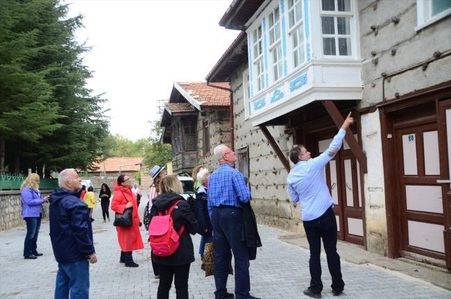 Antalya'nın düğmeli evler'i turistlerden ilgi görüyor