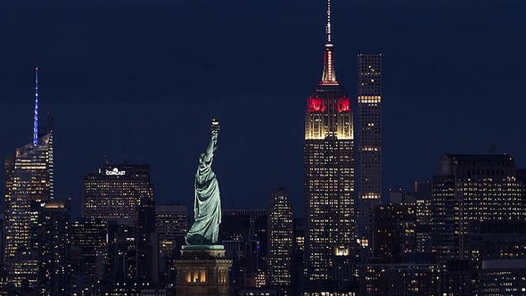 Empire State binası Türk bayrağının renklerine büründü